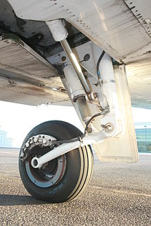 Oleo trailing link main landing gear